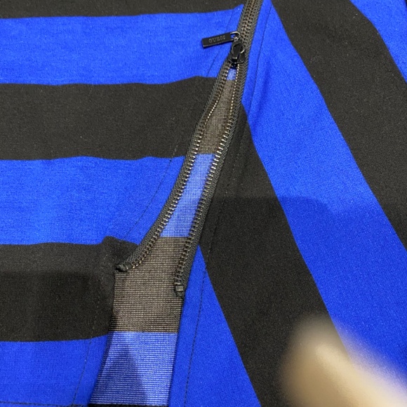 Small Guess Skirt - Picture 4 of 6